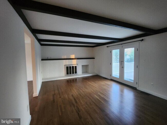 Building Photo - 4 Oriole Dr