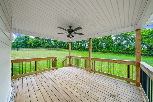 Building Photo - Modern Ranch Rental Near Rossview!