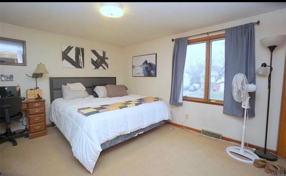 Building Photo - 225 Sunshine Dr