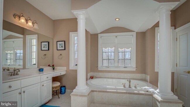 Building Photo - 14000 Baneberry Cir