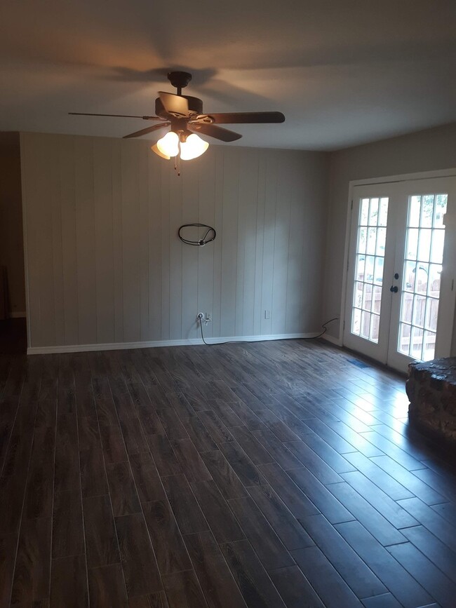 Building Photo - ~Bixby Beauty!~ Plank Flooring, Granite Co...