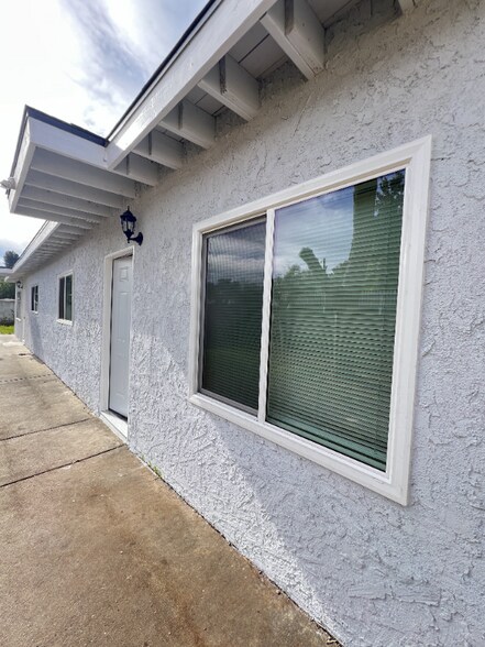 Building Photo - 1444 W Grand Ave