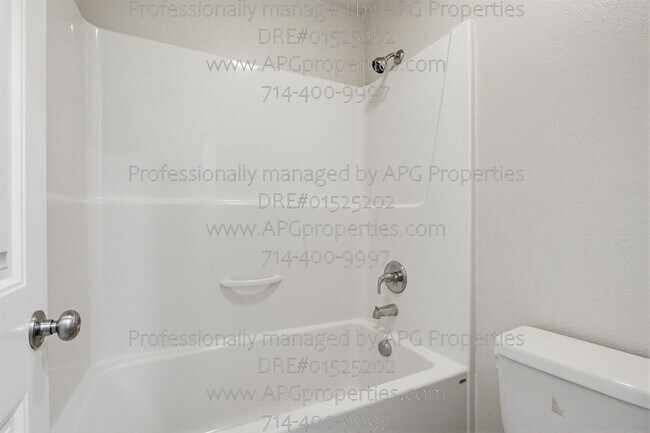 Building Photo - 139 Thompson Ave