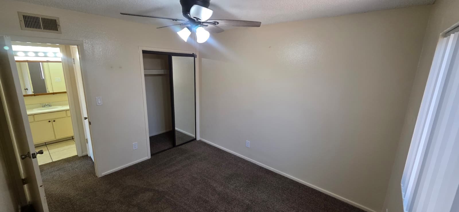 Building Photo - 24 N Mesa Dr