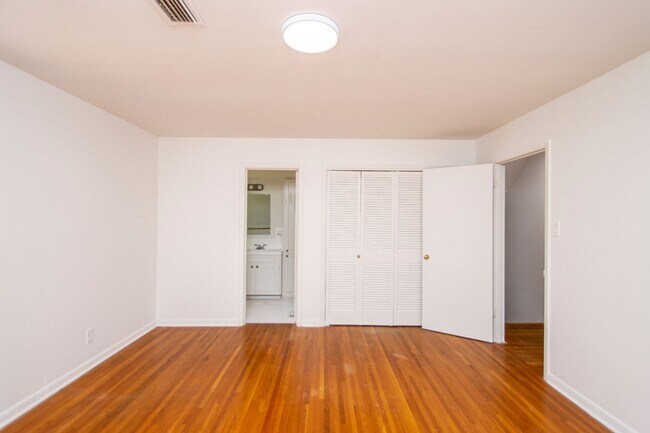 Building Photo - Welcome to a beautifully maintained 4-bedroom, 2-bathroom home located in the highly sought-after...