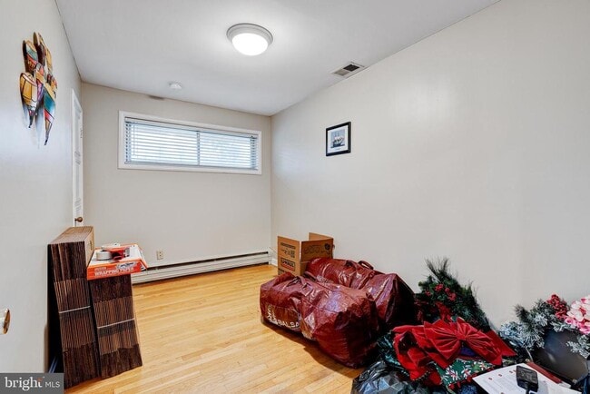 Building Photo - 9920 Pinehurst Ave