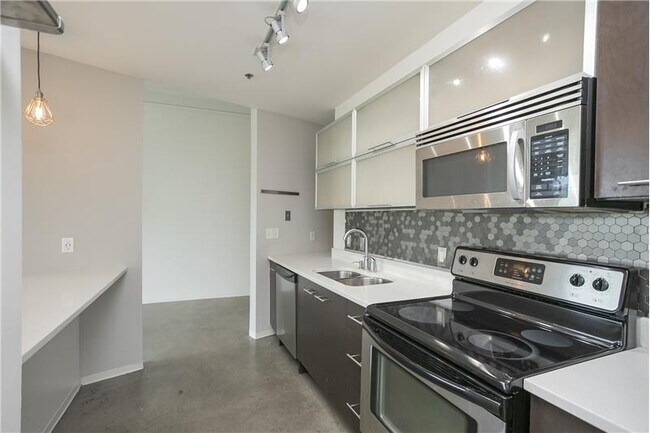 Building Photo - 2115 Yeaman Pl