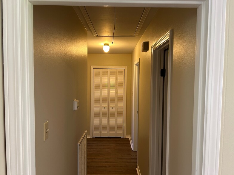 Hallway - 2856 Woodbrook Dr