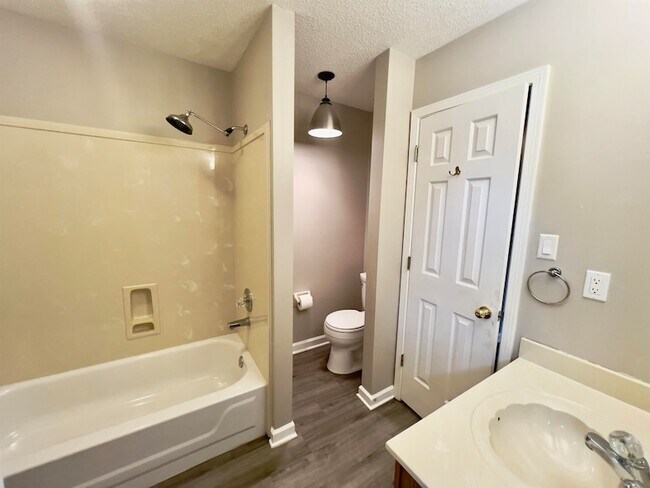 Building Photo - 545 Wilkes Cove