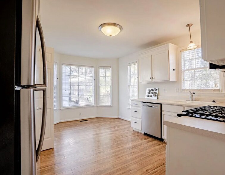 Building Photo - 9 Casabelle Ct