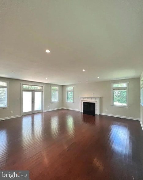 Building Photo - 10512 Norman Ave