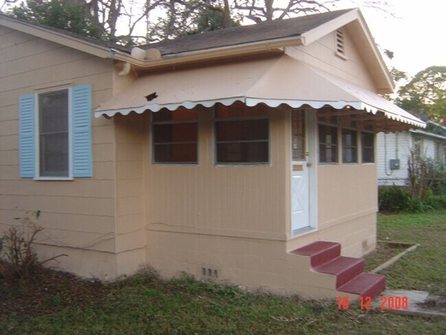 Building Photo - Charming Home in Tranquil Norwood Area