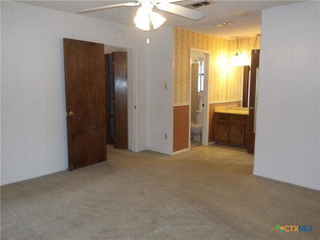Building Photo - 107 Suzanne Ln
