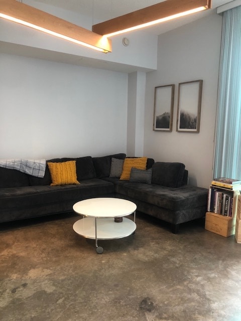 Building Photo - 350 NE 24th St