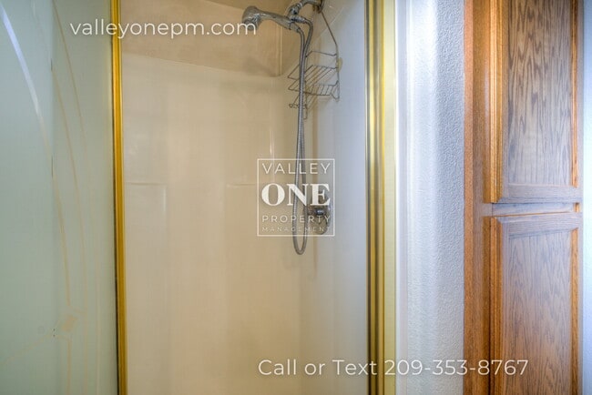 Building Photo - 1404 1/2 Teresa Street-