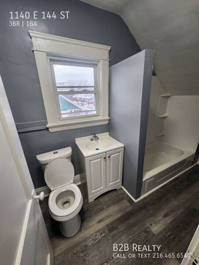 Building Photo - 1140 E 144th St