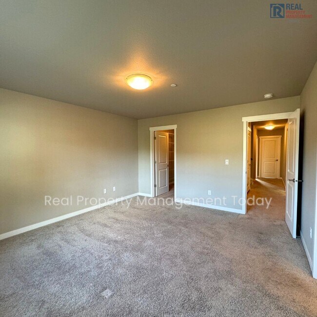 Building Photo - Vincent - 1539-1541 (Rainier Group)