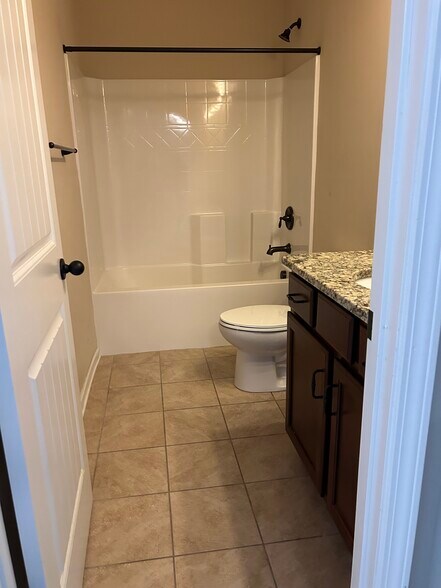 Full Bath - 14005 Wyncrest Dr