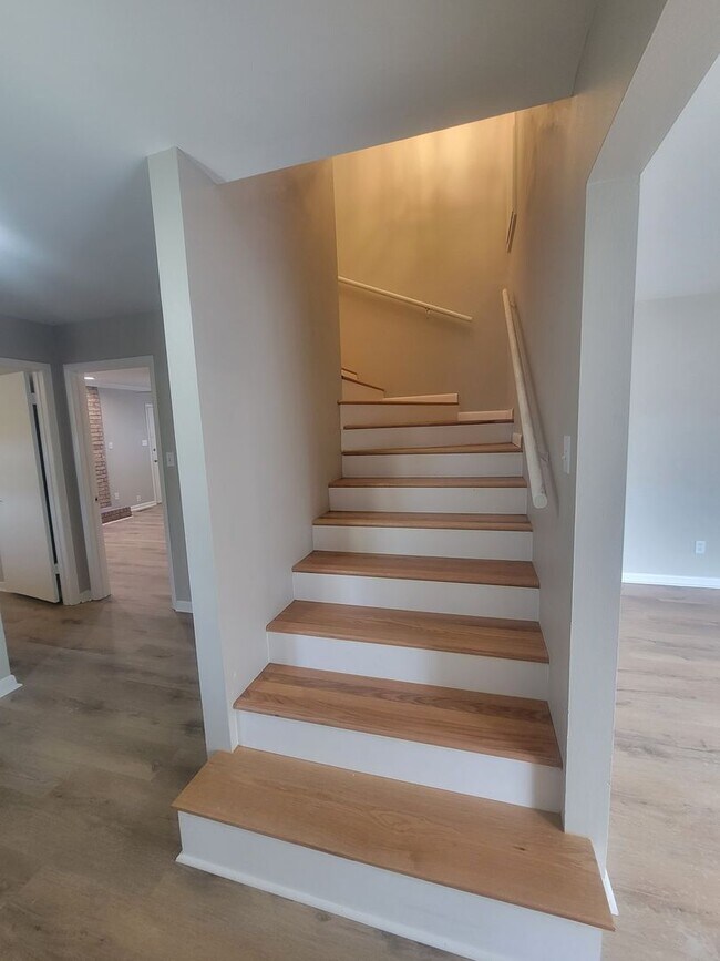 Building Photo - Make Midtown living your own!