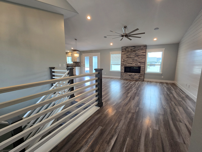 Building Photo - Gorgeous 6 Bedroom, 3 Bathroom Home in Mountain Bend in Ammon - By Real Property Management