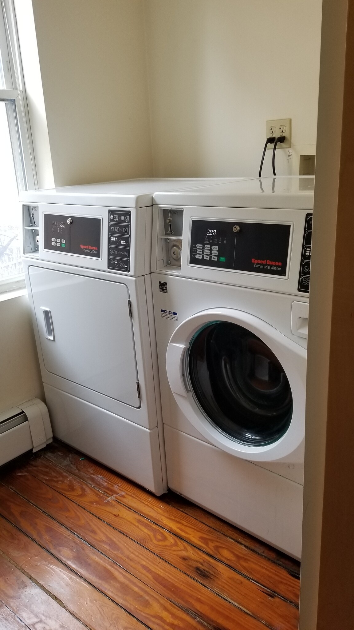 shared lndy on 2nd floor landing - 71 Baldwin St