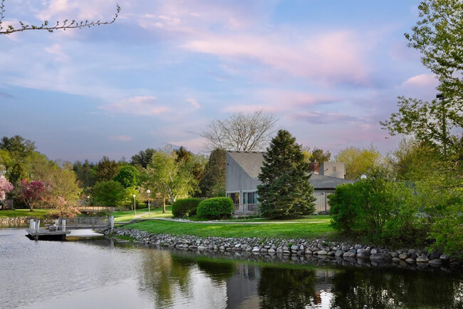 Building Photo - 725 Peninsula Ct