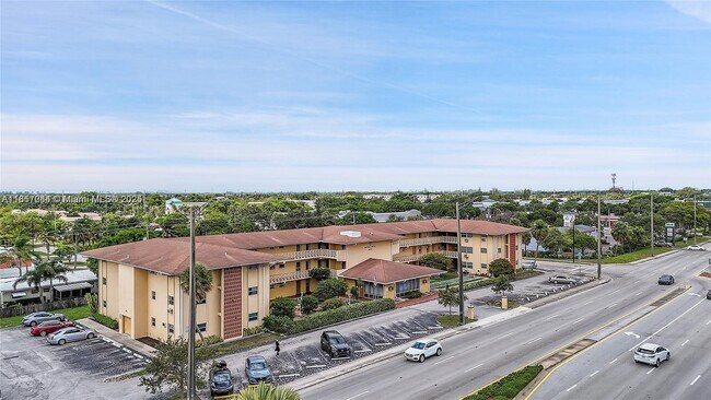Building Photo - 1050 E Sample Rd
