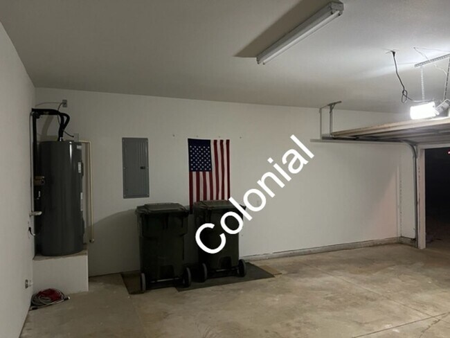 Building Photo - Spacious and updated 3 bedroom 2 bathroom home.