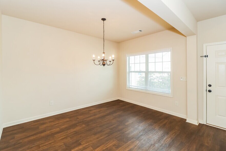 Building Photo - 1305 Little Hampton Dr