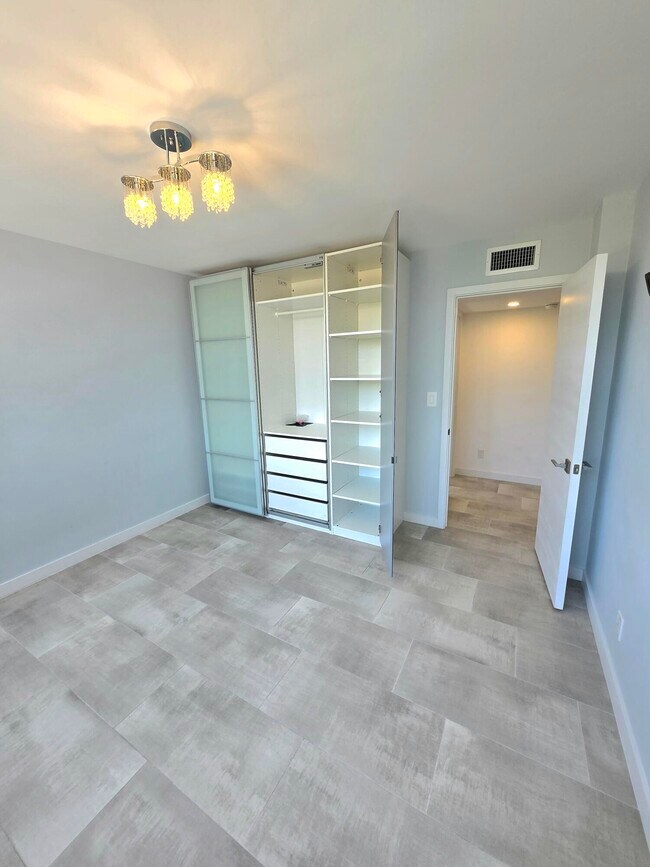 Building Photo - 137 Golden Isles Dr