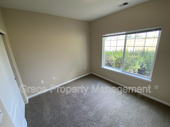 Building Photo - 4645 Hahns Peak Dr