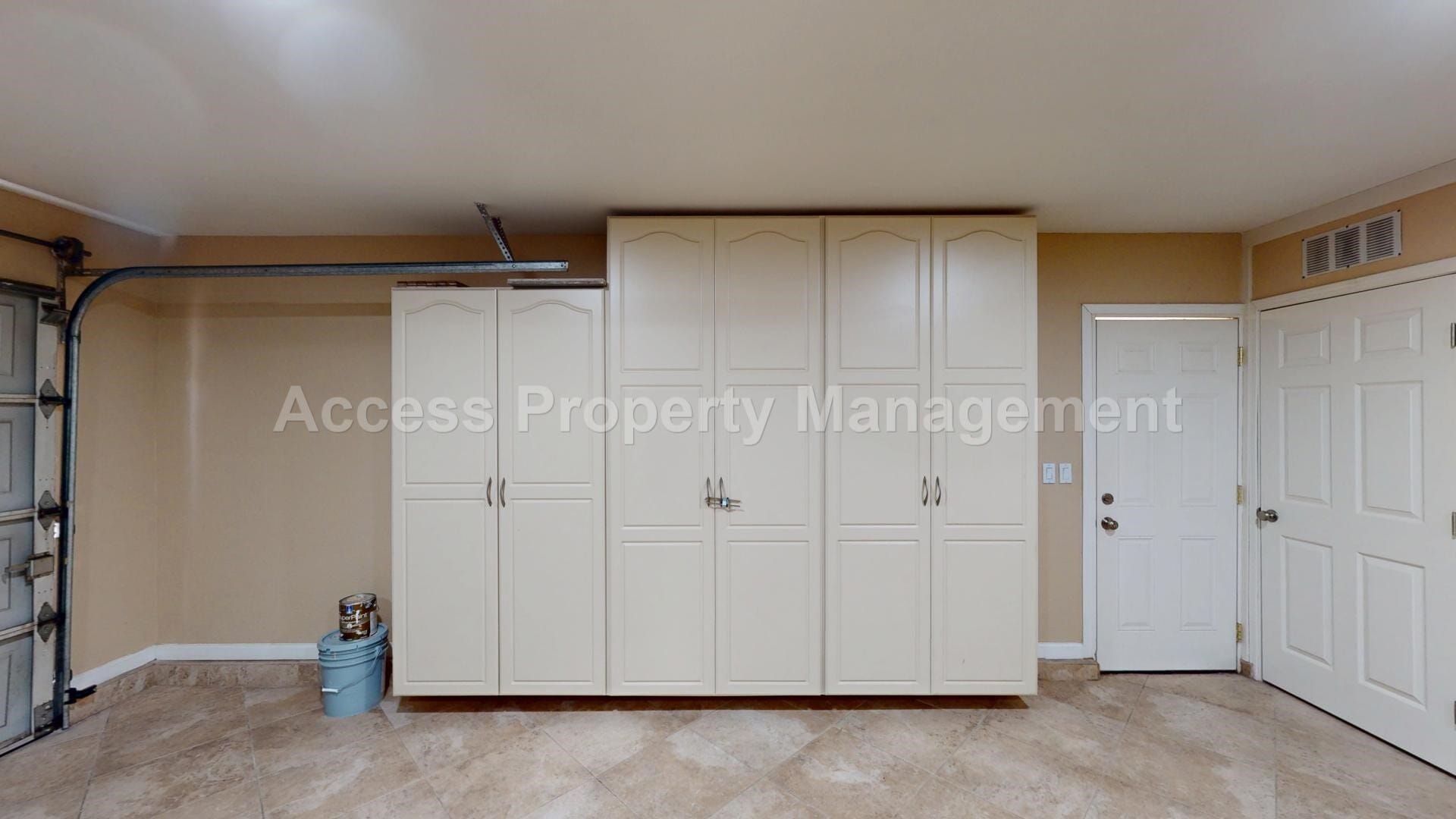 Building Photo - 2141 Norik Dr