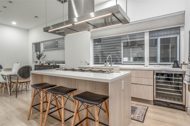 Building Photo - 1141 W 18th St