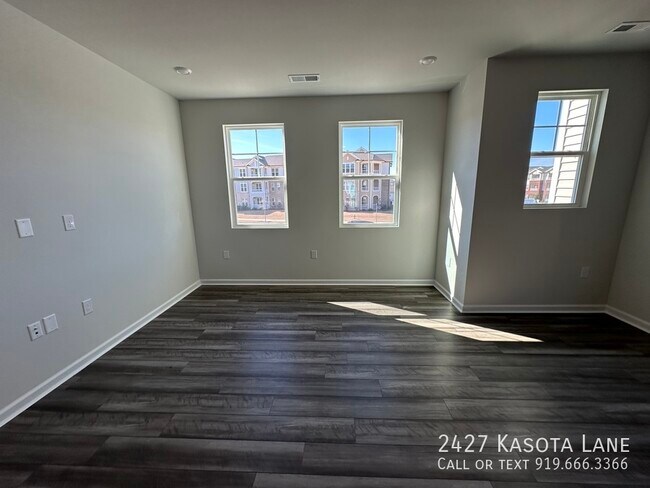 Building Photo - 2427 Kasota Ln