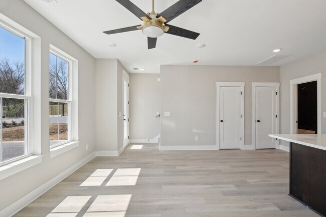 Building Photo - 341 Archwood Dr