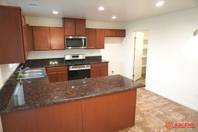 Building Photo - Beautiful Home Located in the Southeast!