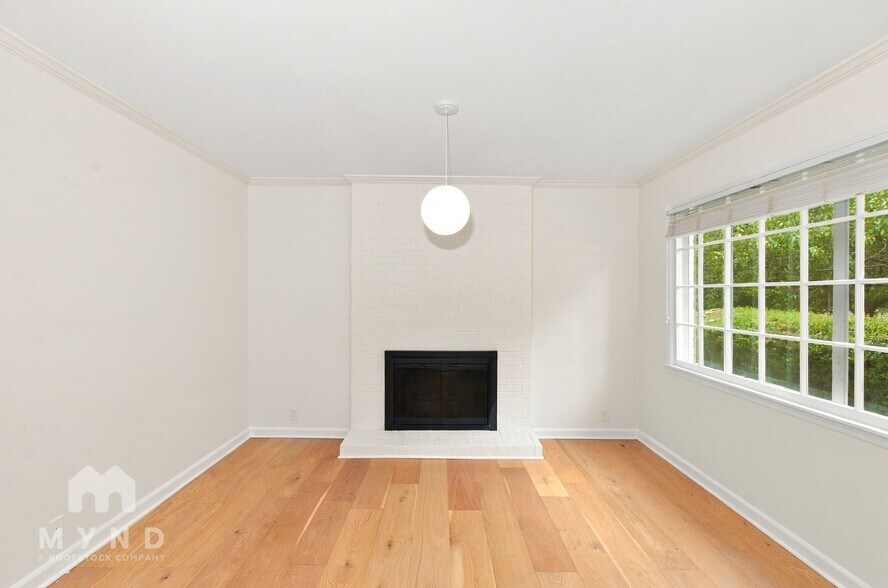 Building Photo - 2335 Hickory Crest Dr