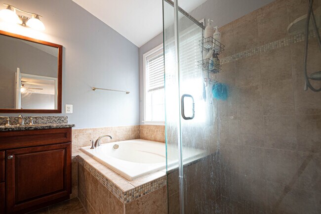 Building Photo - 15446 Painters Cove Way