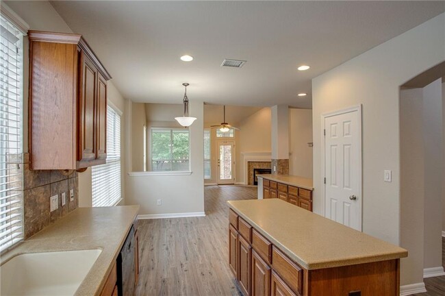 Building Photo - 811 Clear Meadow Ct