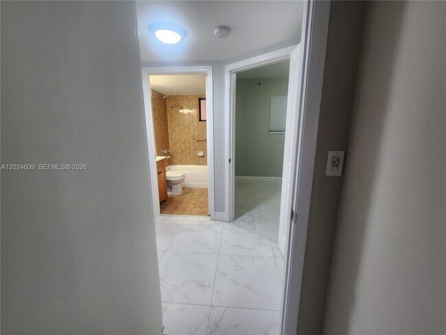 Building Photo - 5350 W 21st Ct