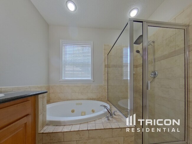 Building Photo - 605 Arlington Ct