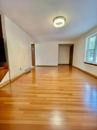 Building Photo - 227 Sunshine Dr