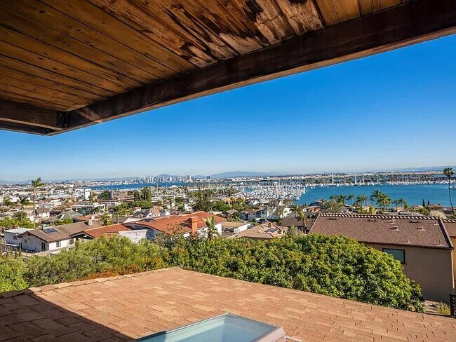 Building Photo - 945 Harbor View Dr
