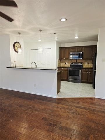 Building Photo - 1786 Lago Vista