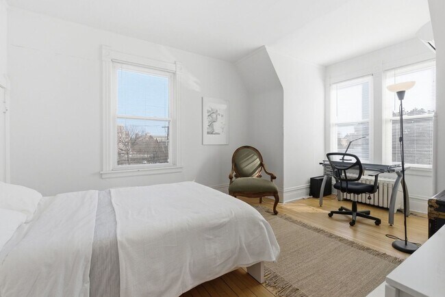 Building Photo - 2001 Orrington Ave