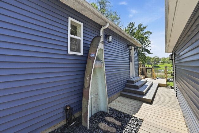 Building Photo - 34500 S Lakeside Terrace