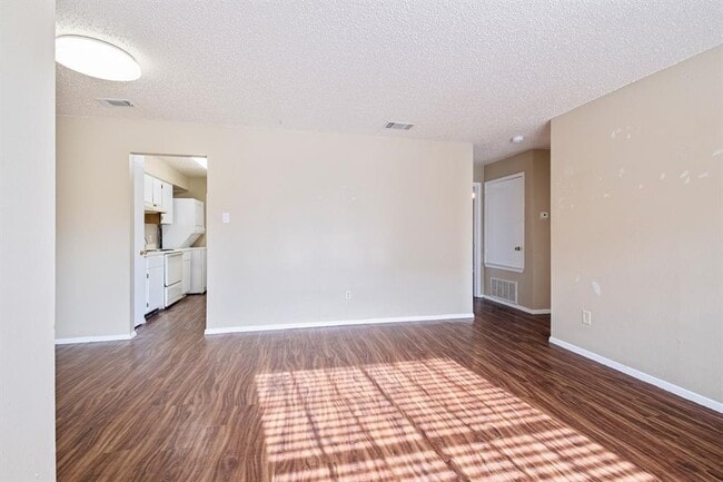 Building Photo - 301 Craddock Ave