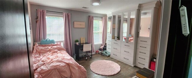 Building Photo - 5583 Julian Pl