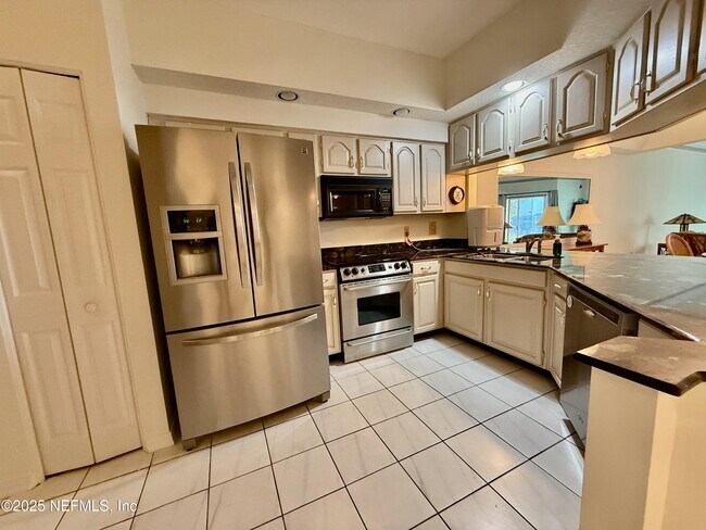 Building Photo - 2099 Winterbourne N