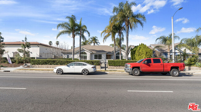 Building Photo - 6229 Fallbrook Ave